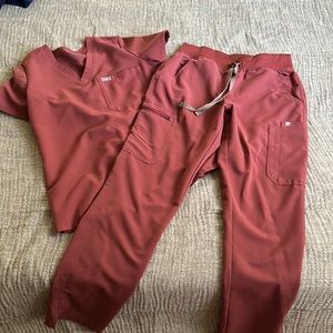 FIGS DARK CHERRY SET